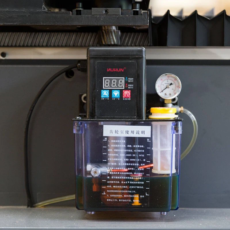 Auto oil lubrication system Auto oil lubrication system